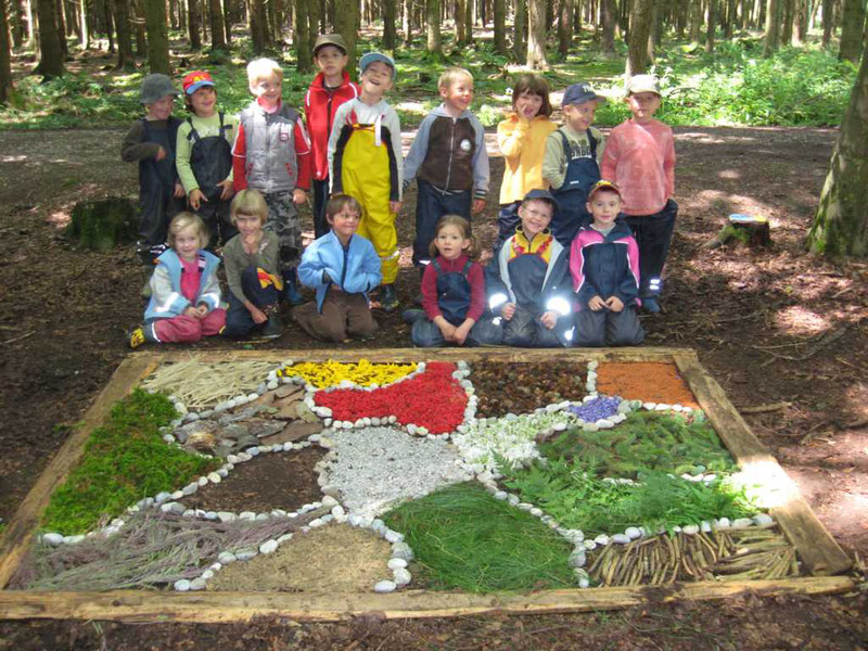 Широко распространены лесные детские сады – учреждения образования на свежем воздухе