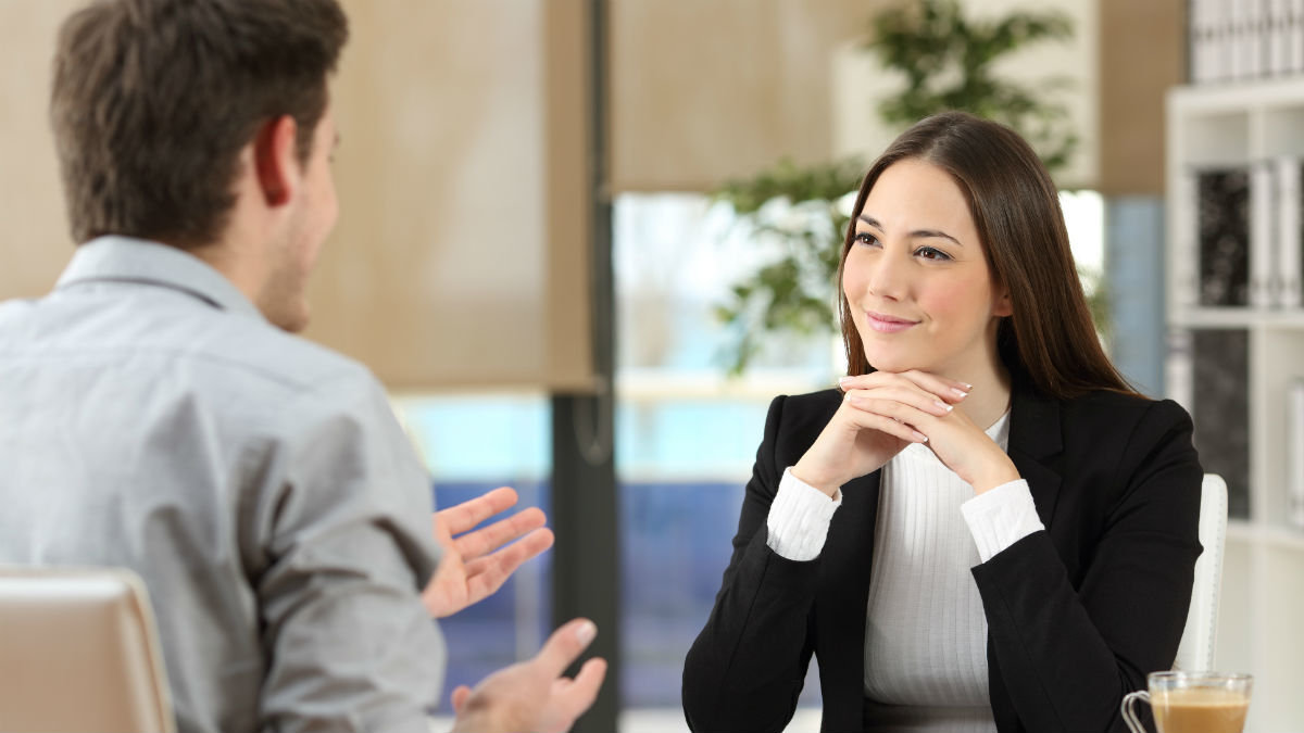 Сам факт вопроса говорит собеседнику, что вы не просто проявляете интерес к теме, но и настроены на позитивное общение